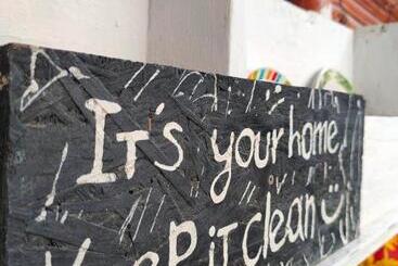 هاستل Wally S House Mancora