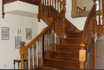 تختخواب و صبحانه Ballylawn Lodge