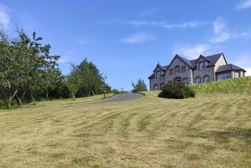 تختخواب و صبحانه Ballylawn Lodge