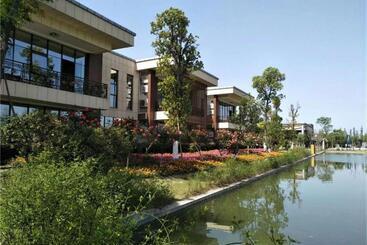 هتل 7days Premium Mianyang Donghu Park Branch
