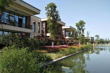 هتل 7days Premium Mianyang Donghu Park Branch