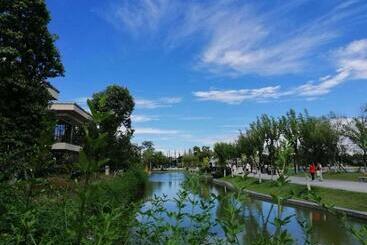 هتل 7days Premium Mianyang Donghu Park Branch