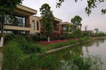 هتل 7days Premium Mianyang Donghu Park Branch