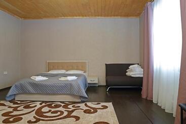 فندق Lastivka Guest House