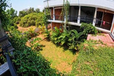 پانسیون Wow Farm House
