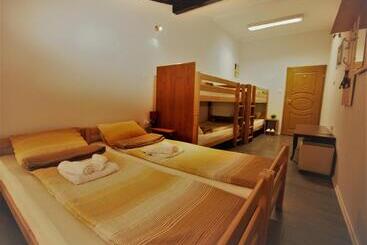 هاستل Kingdom Rooms Visoko