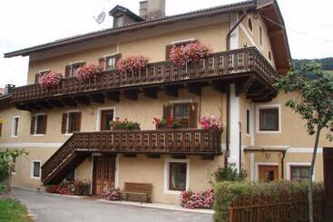 تختخواب و صبحانه Haus Schmiedhofer