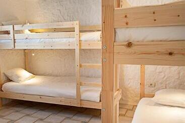 تختخواب و صبحانه Sansofi Guesthouse