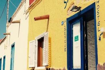 تختخواب و صبحانه Sansofi Guesthouse