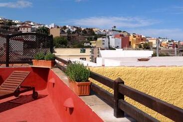 تختخواب و صبحانه Sansofi Guesthouse