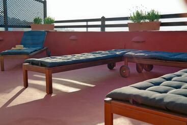 تختخواب و صبحانه Sansofi Guesthouse