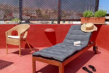 تختخواب و صبحانه Sansofi Guesthouse