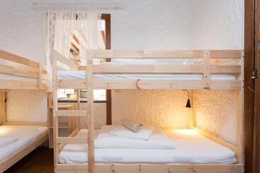 تختخواب و صبحانه Sansofi Guesthouse
