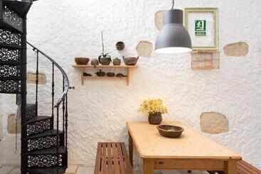 تختخواب و صبحانه Sansofi Guesthouse