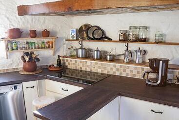 تختخواب و صبحانه Sansofi Guesthouse