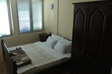 Bed & Breakfast Karavan
