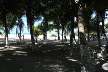 هتل Cabañas Camping Ria Celestun
