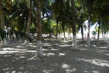 هتل Cabañas Camping Ria Celestun