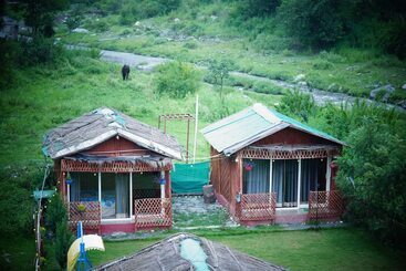 هتل Kainaat A Riverside Homestay