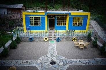هتل Kainaat A Riverside Homestay