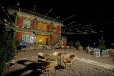 هتل Kainaat A Riverside Homestay
