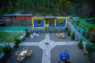 هتل Kainaat A Riverside Homestay
