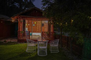 هتل Kainaat A Riverside Homestay
