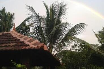 هتل Nettle Trees Farm Stay