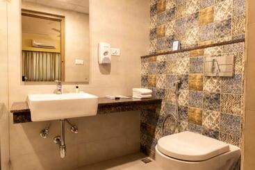 هتل Starlit Suites Tirupati