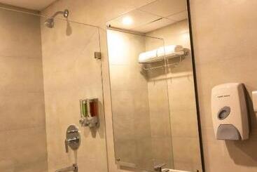 هتل Starlit Suites Tirupati
