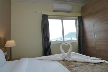 هتل Starlit Suites Tirupati