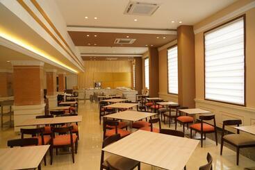 هتل Starlit Suites Tirupati