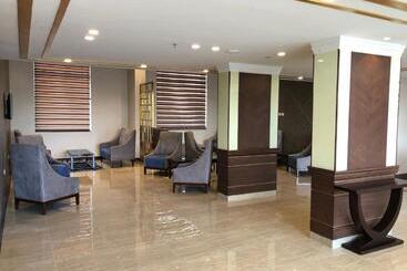 هتل Starlit Suites Tirupati