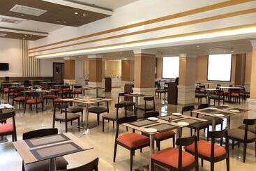 هتل Starlit Suites Tirupati