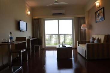 هتل Starlit Suites Tirupati