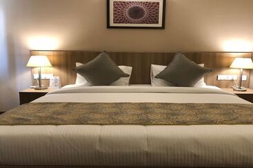هتل Starlit Suites Tirupati