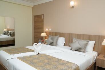 هتل Starlit Suites Tirupati