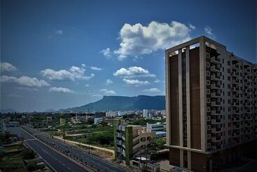 هتل Starlit Suites Tirupati