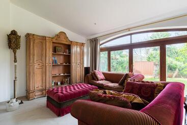 پانسیون Domus Orestea Luxury Suites