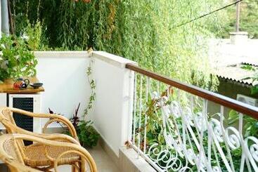 膳宿费 Guest House Barbov