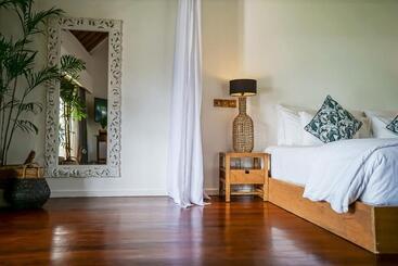 استراحتگاه Pondok Santi Estate