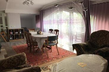پانسیون Sea & Bbq Apartment , 2nd Floor
