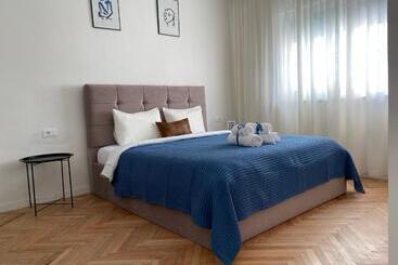 Myslym Shyri S Apartments