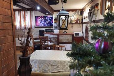 پانسیون Mira Guest House