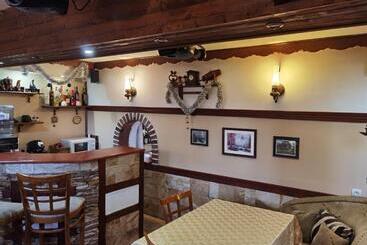 پانسیون Mira Guest House