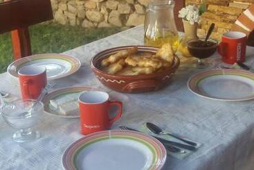 پانسیون Mira Guest House