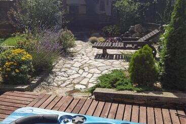 پانسیون Mira Guest House