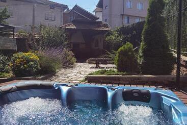 پانسیون Mira Guest House