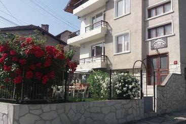 پانسیون Mira Guest House