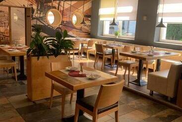 膳宿费 Restaurace A Penzion Vrtule